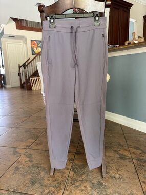 Athleta Headlands Hybrid Trek Mid Rise Jogger in Dusk Violet